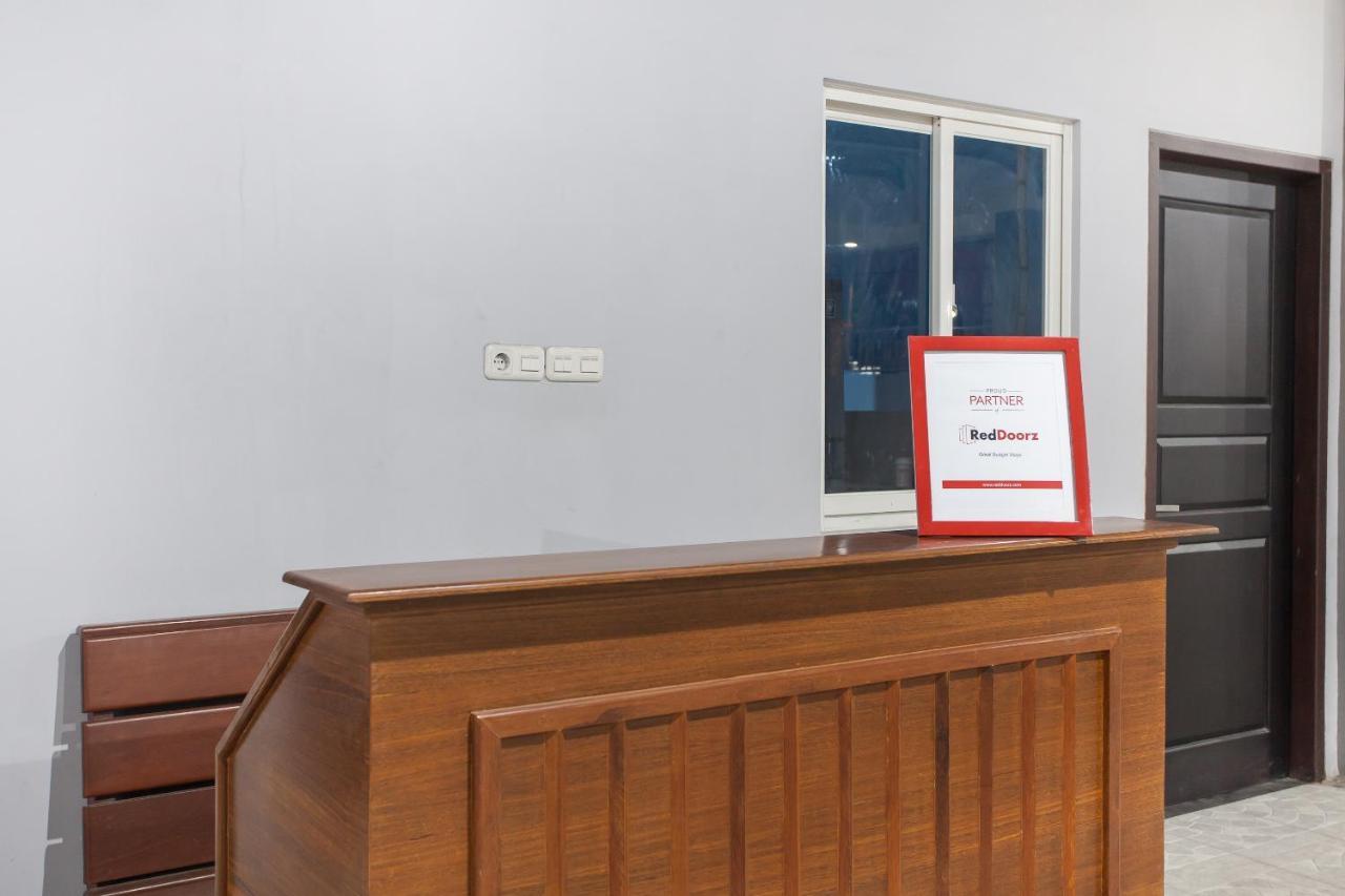Reddoorz Near Universitas Wijaya Kusuma Surabaya Bagian luar foto