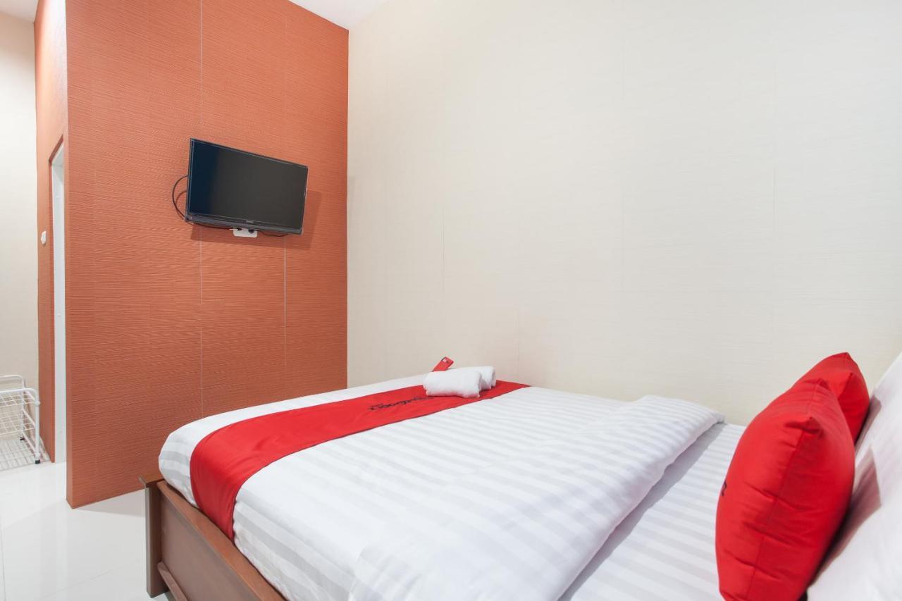 Reddoorz Near Universitas Wijaya Kusuma Surabaya Bagian luar foto