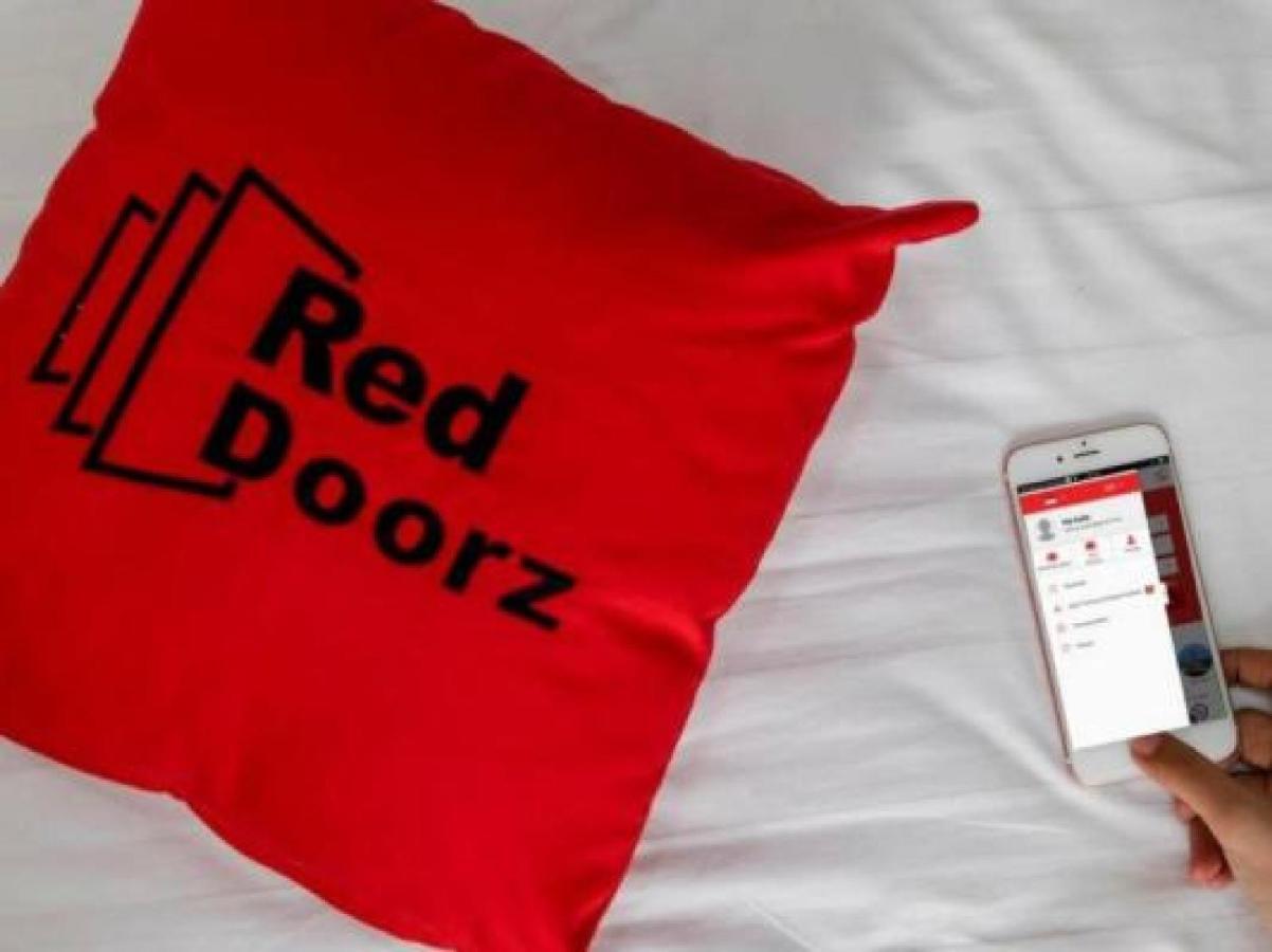 Reddoorz Near Universitas Wijaya Kusuma Surabaya Bagian luar foto